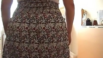 Mature British Woman Offers Money For A Sniff Of Her Underwear
