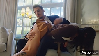 Naughty Beauty Gal Gets Her Pussy Stretched By A Big Cock